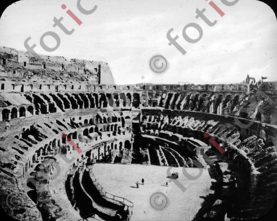 Innnenraum des Kolosseums | Interior of the Coliseum - Foto simon-107-035-sw.jpg | foticon.de - Bilddatenbank für Motive aus Geschichte und Kultur